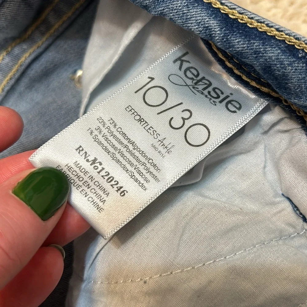 KENSIE 10/30 effortless ankle, mid rise, jeans with distressing EUC